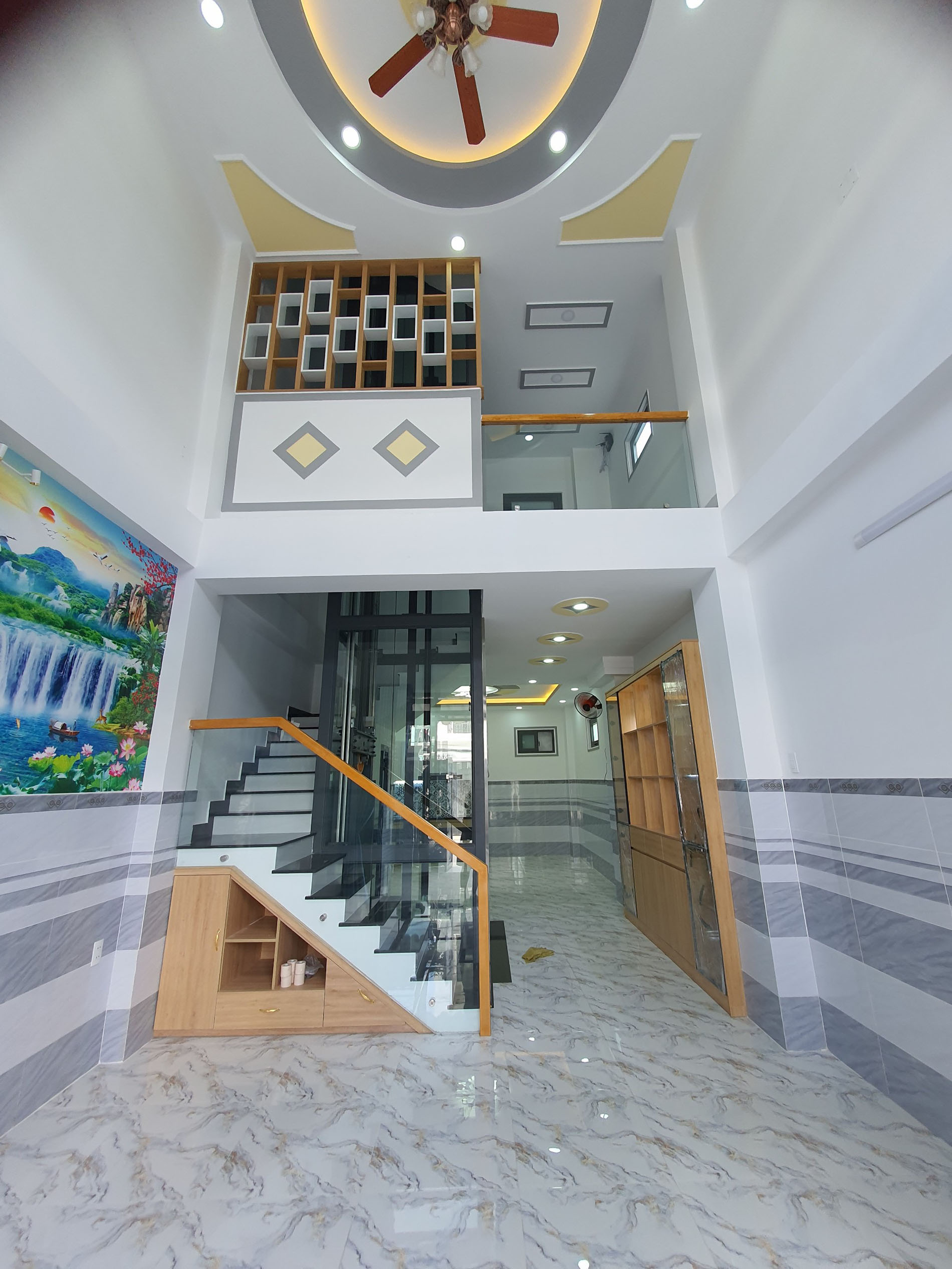 Nhà phố 4 lầu (3,7m x 17m) 7 Phòng, 10 WC, có thang máy, mặt tiền Nguyễn Trung Trực, Q.B.Thạnh